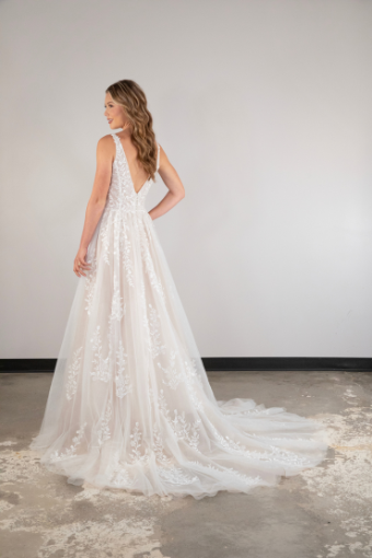 Essense of Australia D4007 #6 (IVIV-PL) IVR LACE TULLE & REGAL ORGANZA OV IVR GWN W PLN TULLE PLUNGE thumbnail