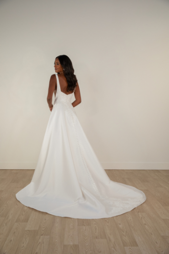 Stella York 7897 #1 (IV-PL) Ivory Gown w Porcelain Tulle Plunge thumbnail