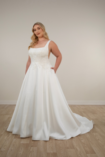 Stella York 7897 #3 (IV-PL) Ivory Gown w Porcelain Tulle Plunge thumbnail